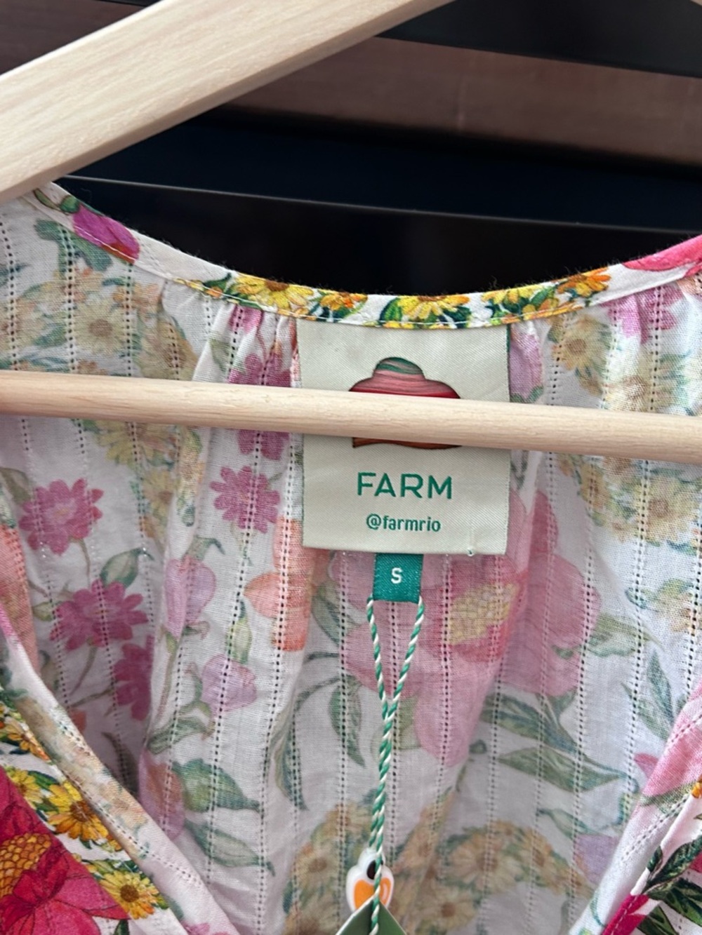 NWT Farm Rio White Floral Blouse with Pink and Orange Flowers - Picture 3 of 6
